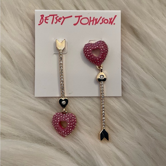Betsey Johnson Heart Arrow Earrings - New on Card - Picture 2 of 6